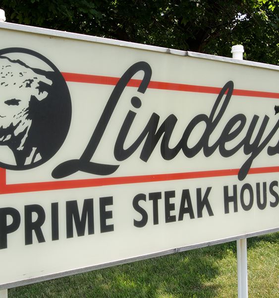sign for Lindseys Prime Steak House