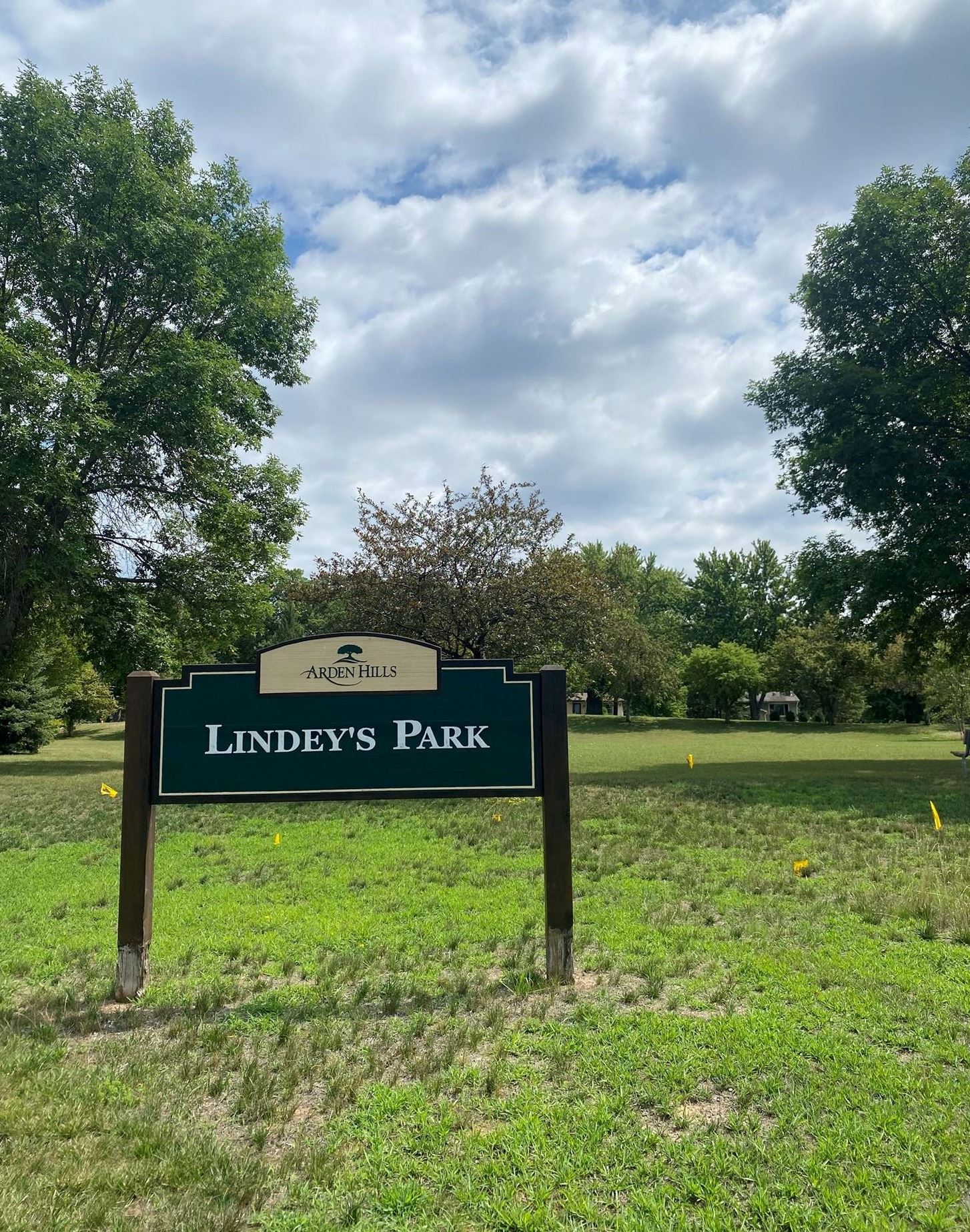 Lindey's Park sign in the Summer